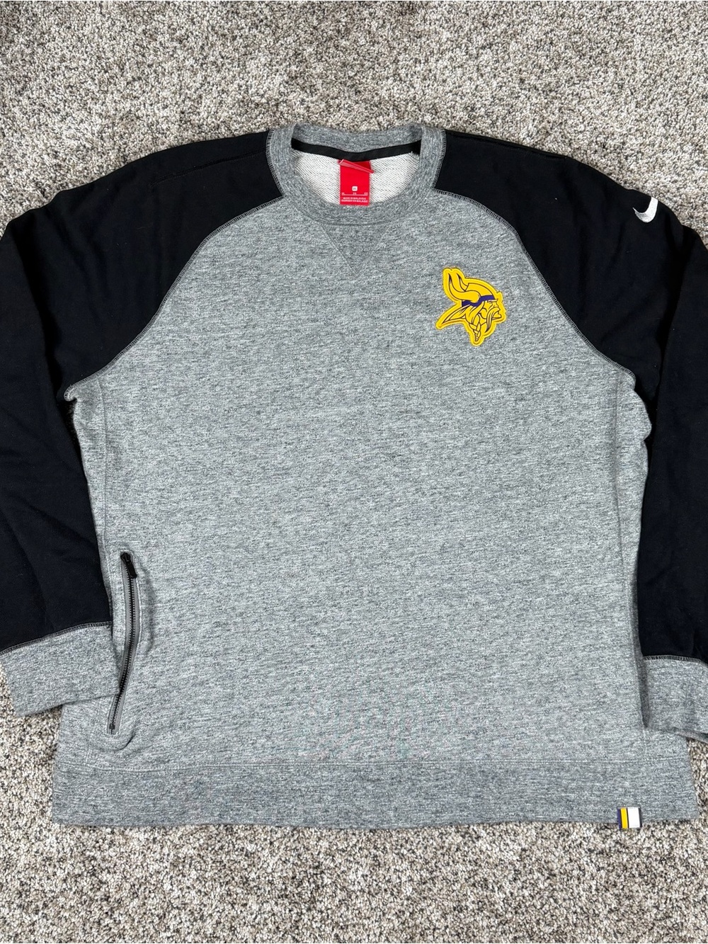 Sz XL Women’s Nike Gray Crewneck Sweatshirt with Black Sleeves Minnesota Vikings
